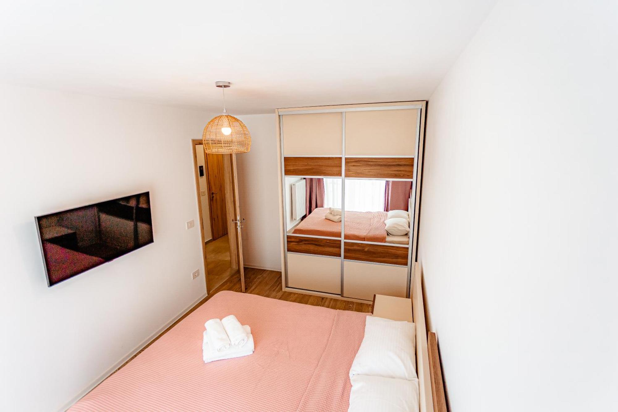 Apart B&V 203 Coresi - Elegant Mountain Retreat Брашов Екстериор снимка